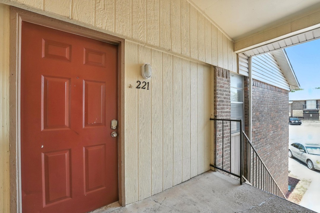Eureka village · Unit 221 1/1