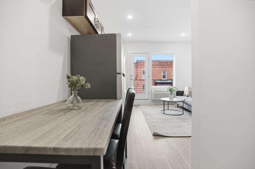 Fairmount Square 1528-3F · Unit 1/1