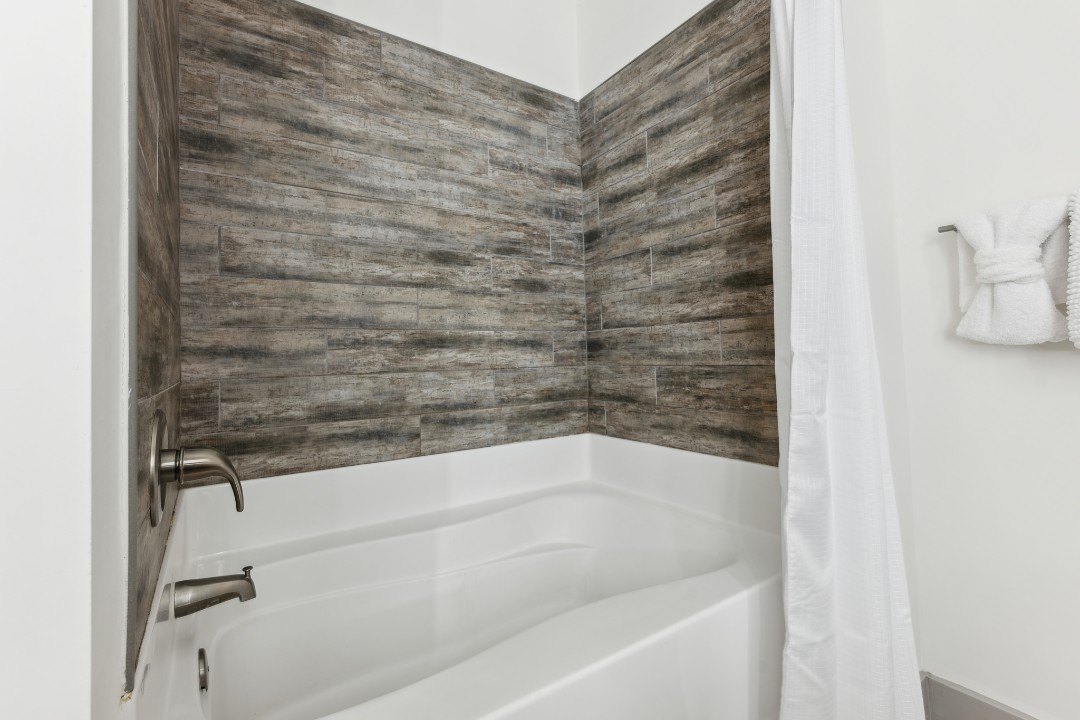 Overlook at Farragut 3005, · Unit 2/2
