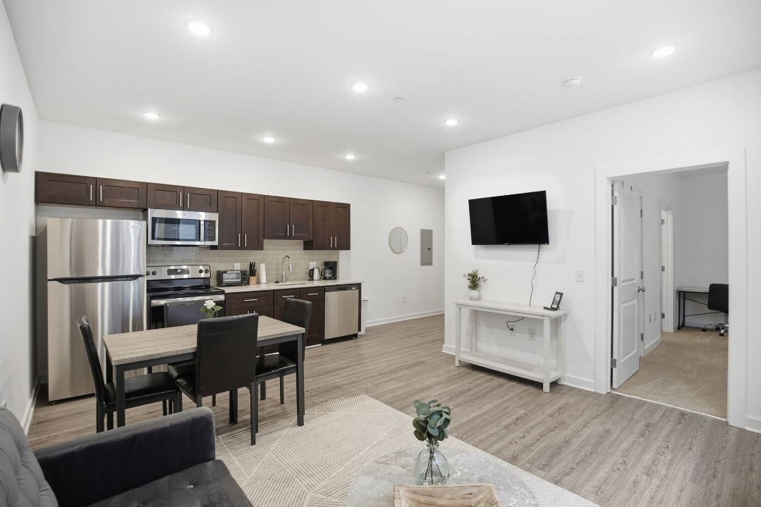 Fairmount Square 1528-3G · Unit 1/1