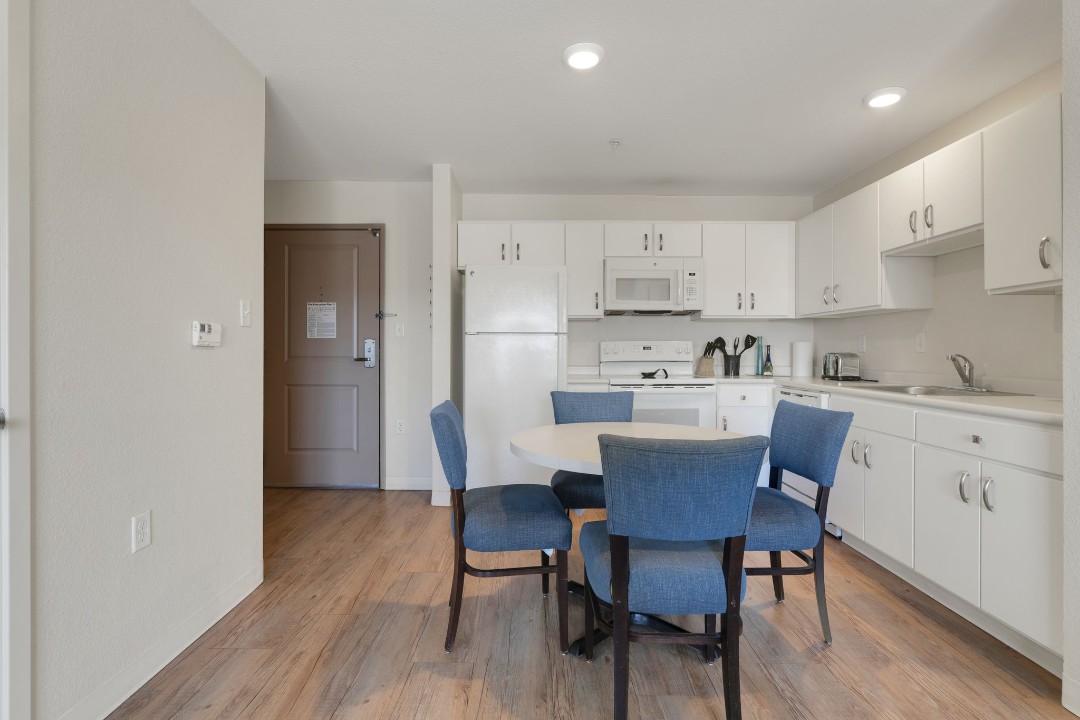 Simplicity At the Rim · Unit 1408 2/2