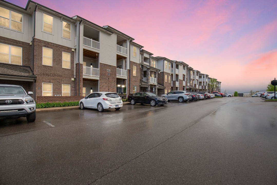 Overlook at Farragut 3205, · Unit 2/2