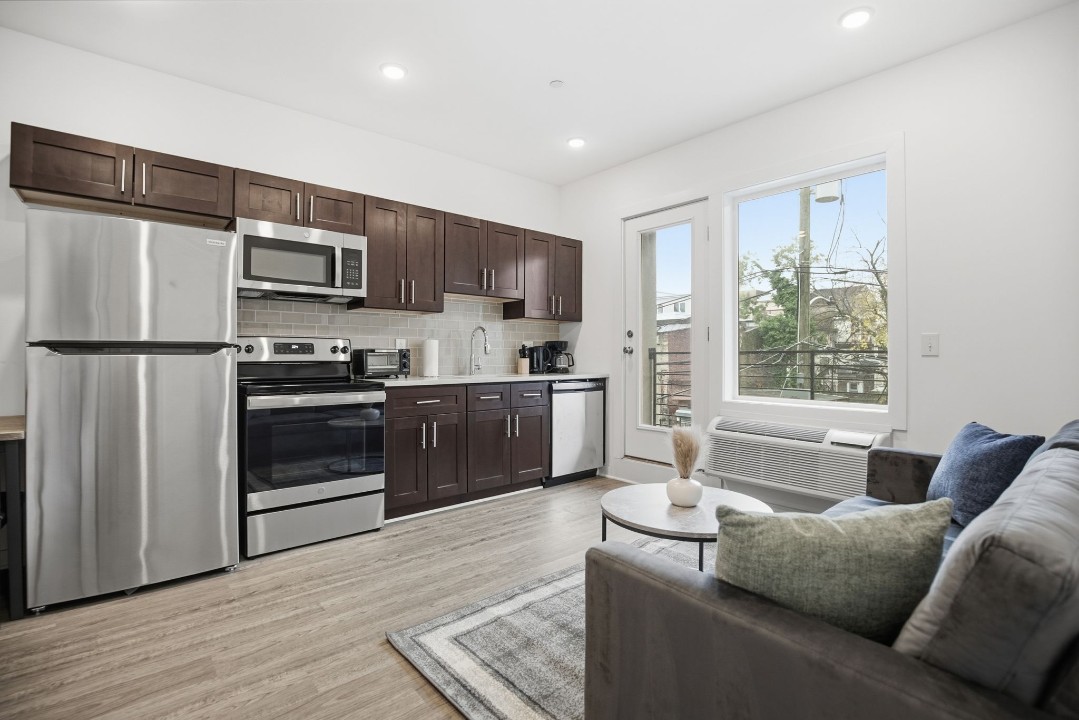 Fairmount Square 1528-2F · Unit 1/1