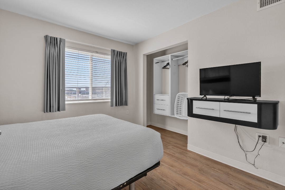 Simplicity At the Rim · Unit 1402 3/2