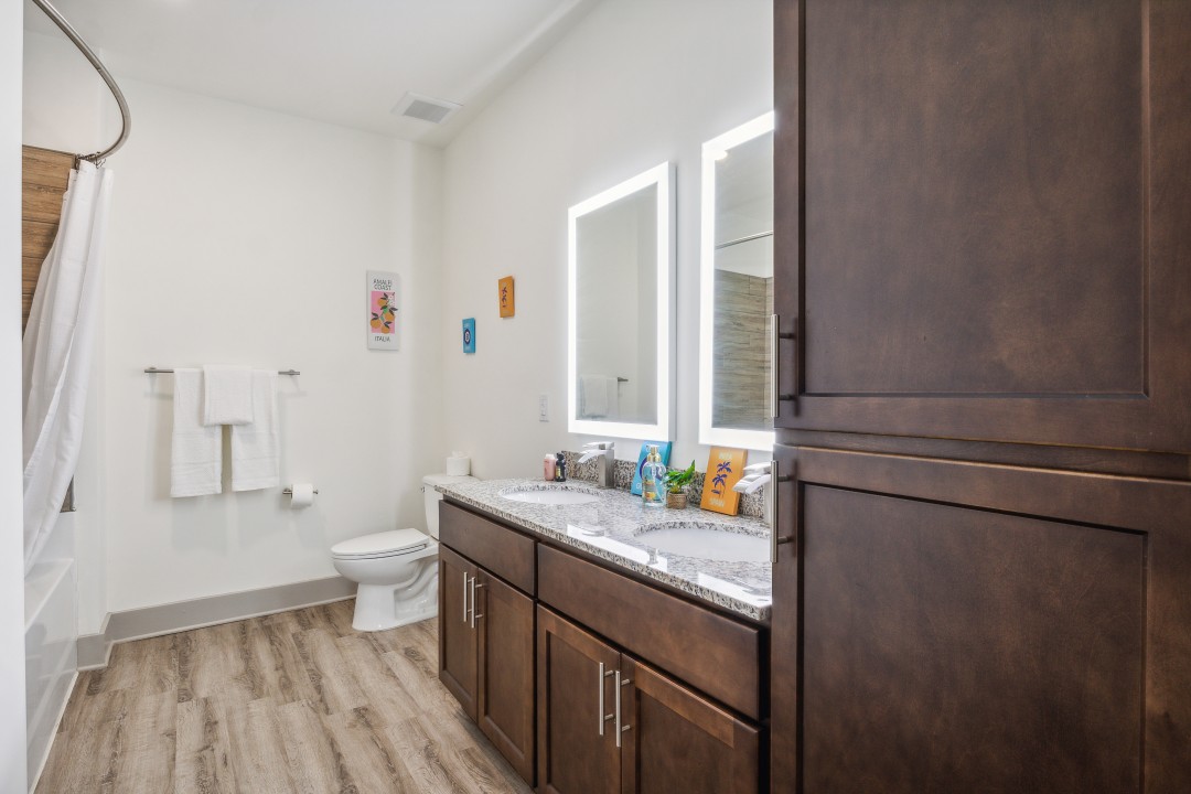 Overlook at Farragut 8207, · Unit 2/2