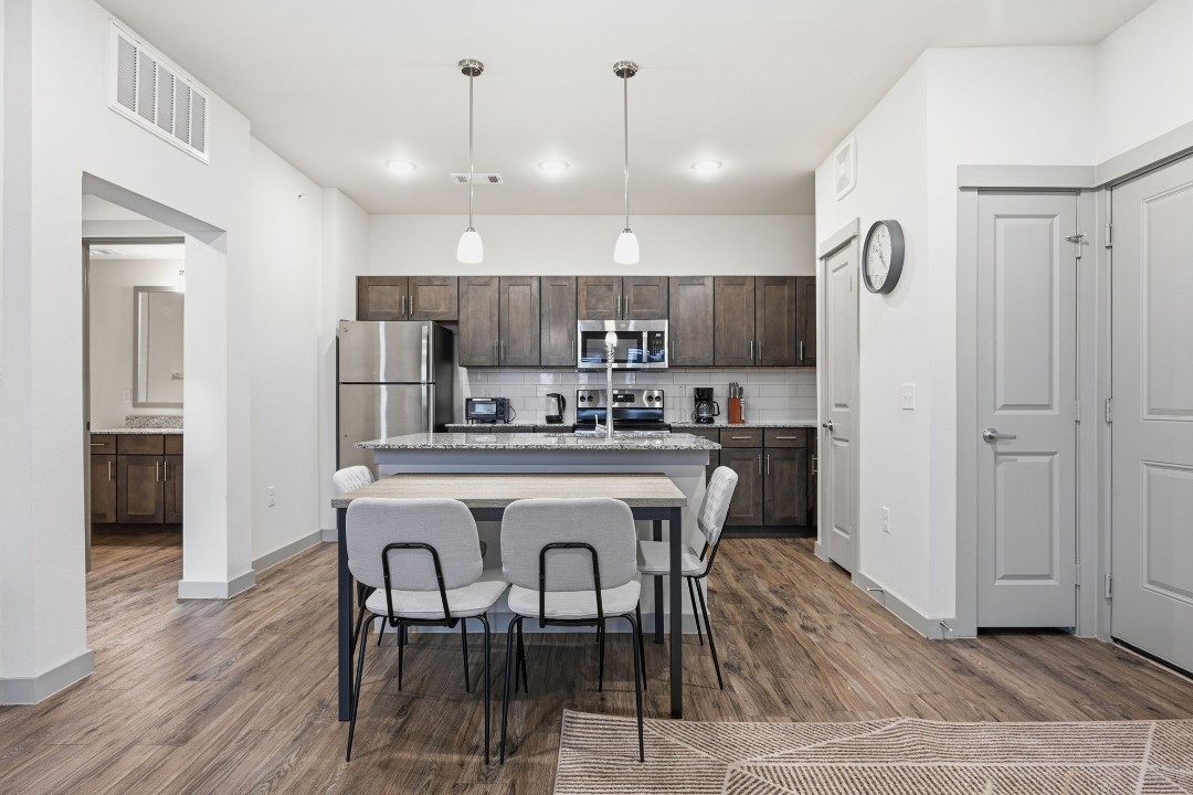 Chisholm Trace · Unit 1035 1/1
