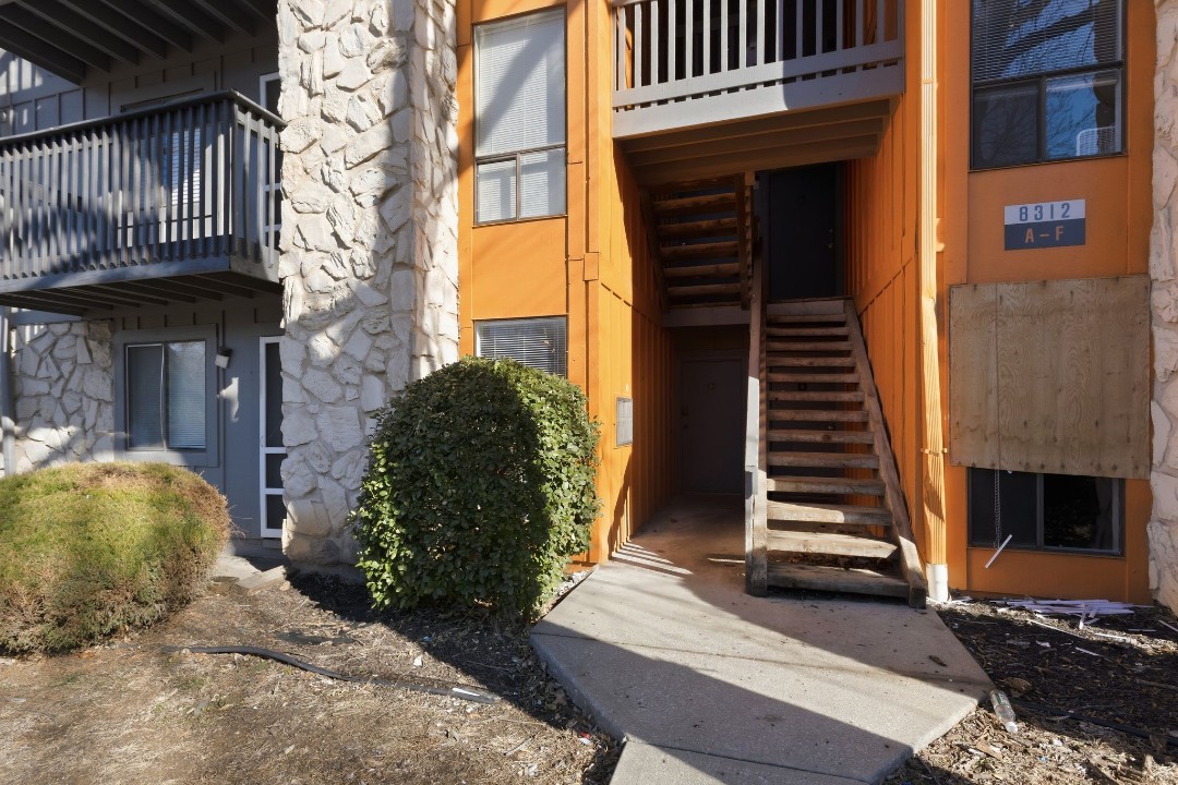 Hillcrest 8312A · Unit 1/1