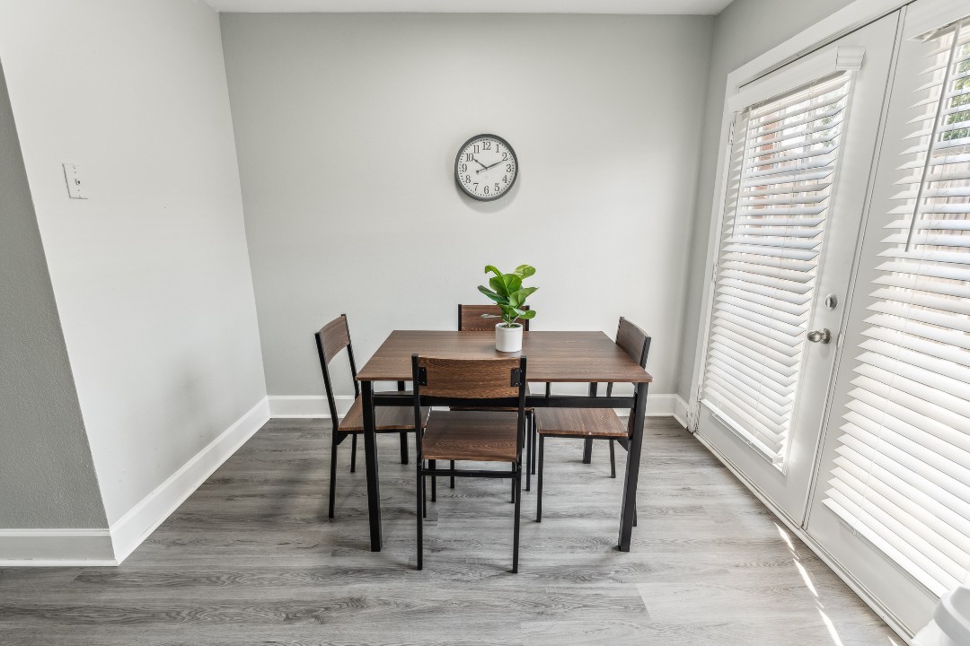 Brentwood Hills, D6 - · Unit 2/2