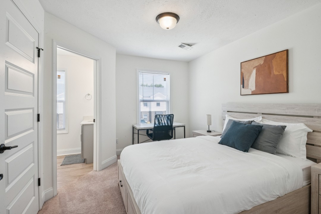 Arte Luxury townhomes F6 2/2.5