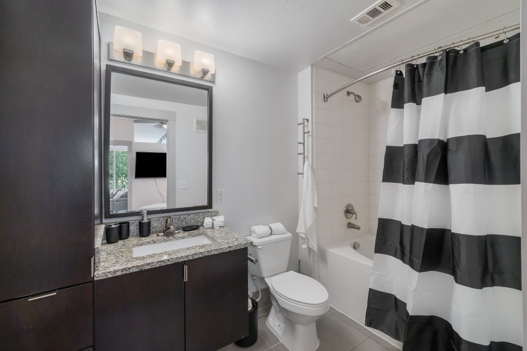Park West 223, 1br
