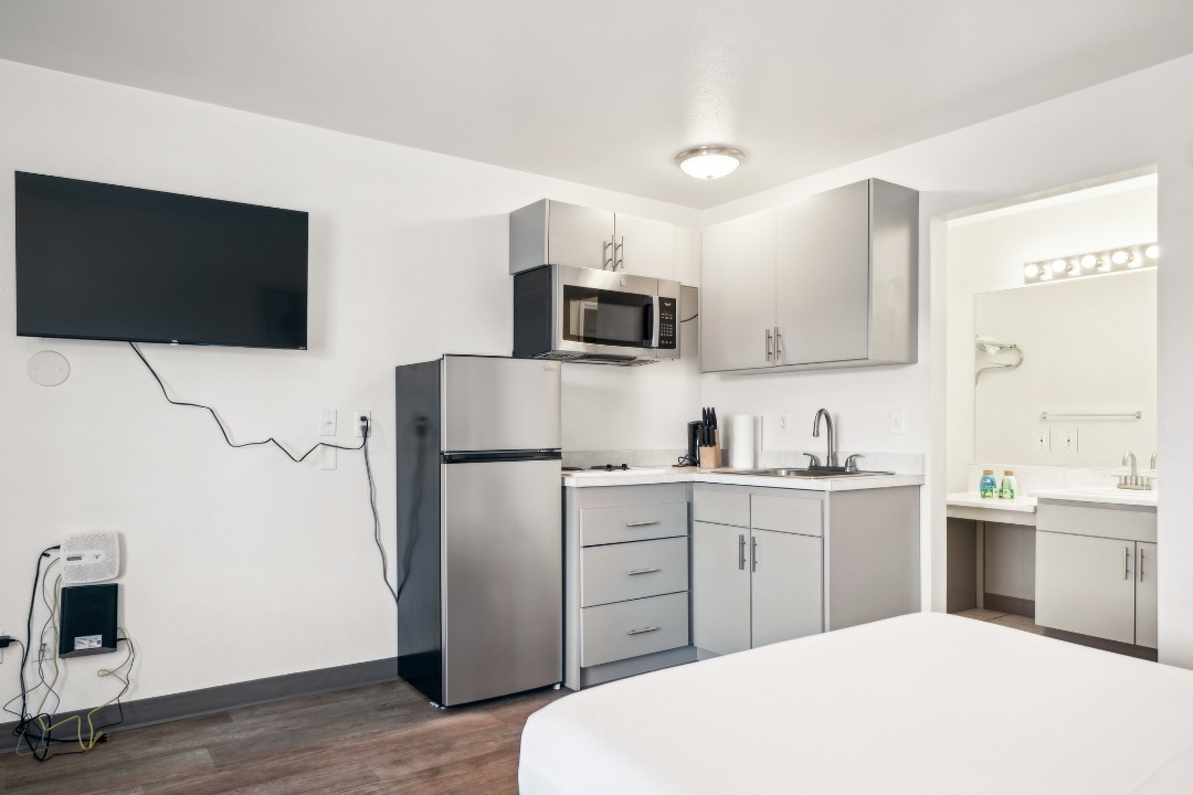 Spectra Paradise Studio · Unit 408