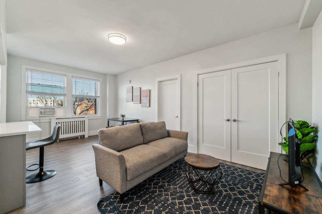Fairfax Apartments · Unit 725 1/1