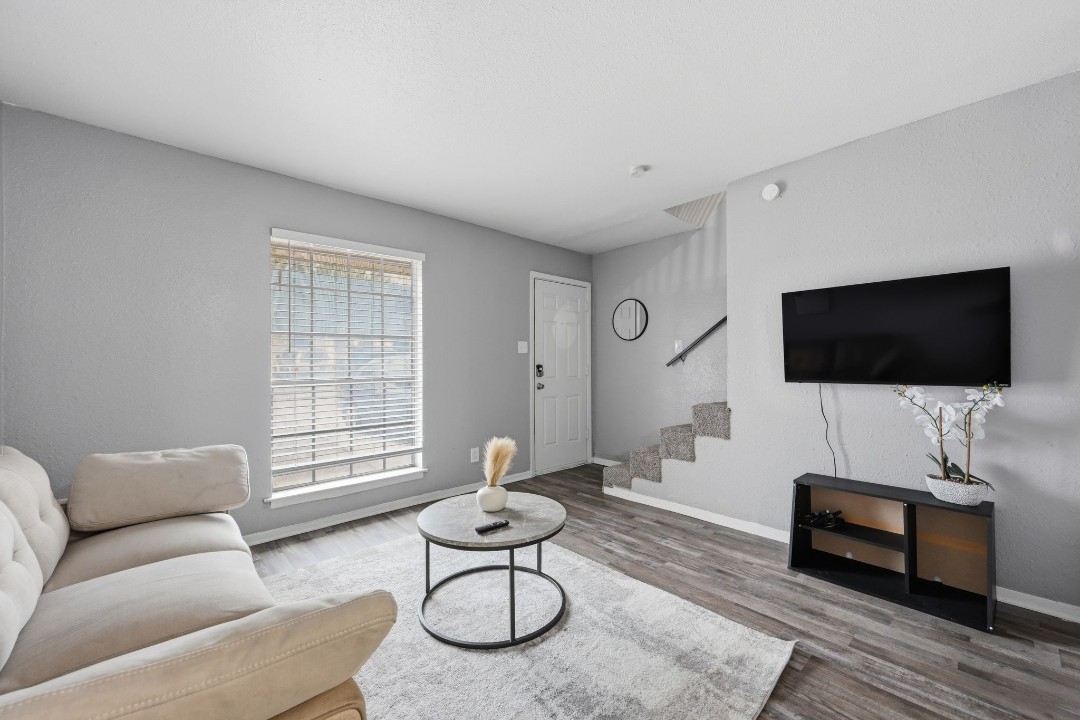 Pioneer Creek 604-4 · Unit 1/1