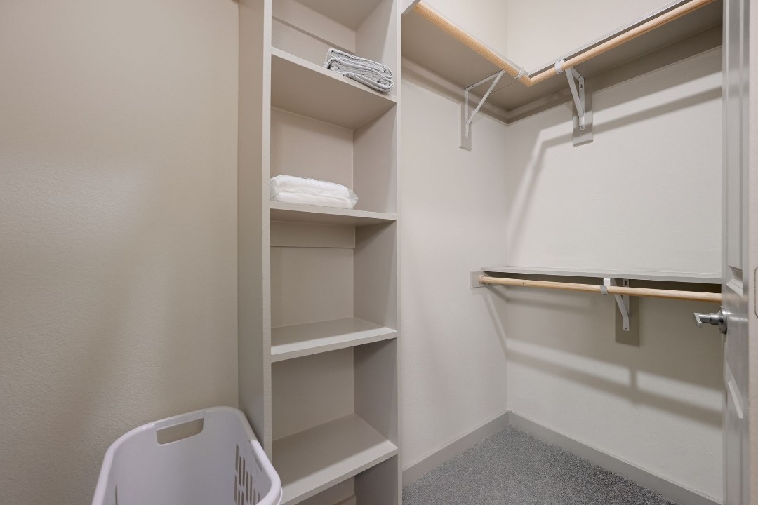 Chisholm Trace · Unit 812 2/2