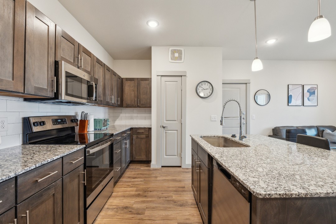 Chisholm Trace · Unit 1233 1/1