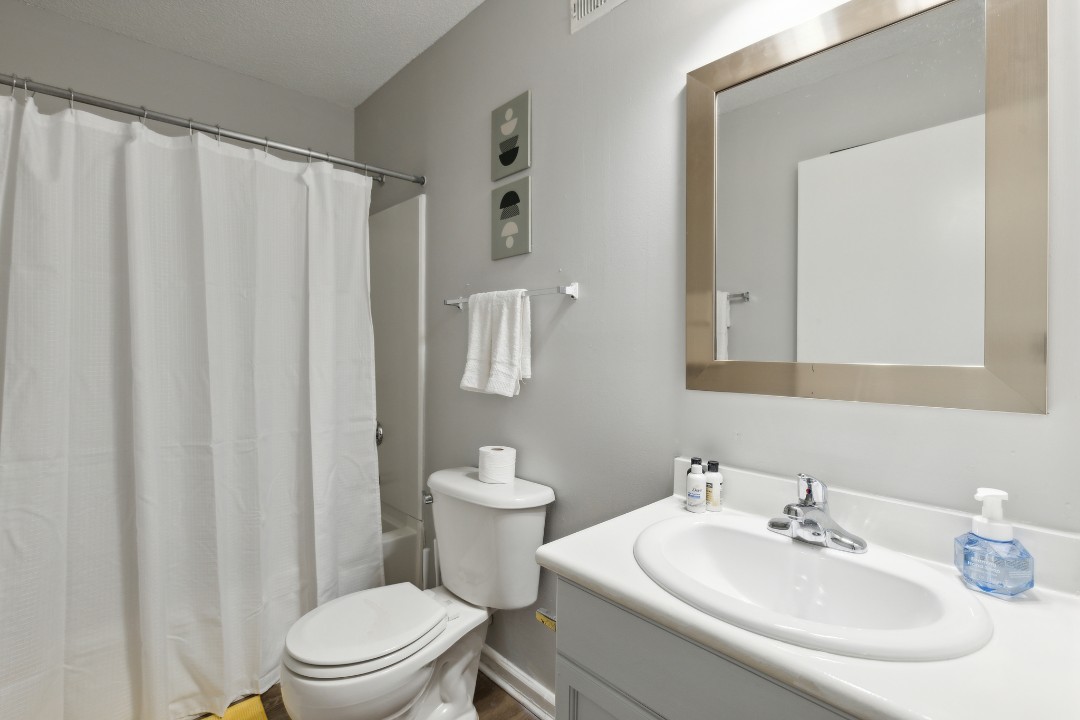 Carlson Bay, 3504-103, · Unit 2/2