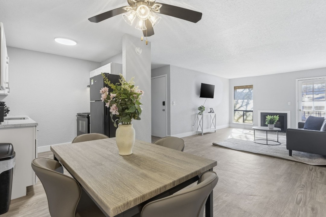 Hillcrest 8304E · Unit 1/1