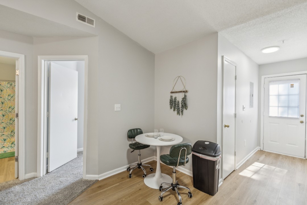 Carlson Bay, 3508-301, · Unit 2/2