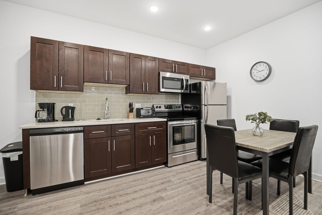 Fairmount Square 1528-2D · Unit 1/1