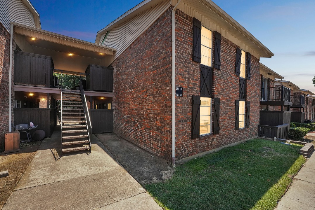Eureka village · Unit 227 2/1