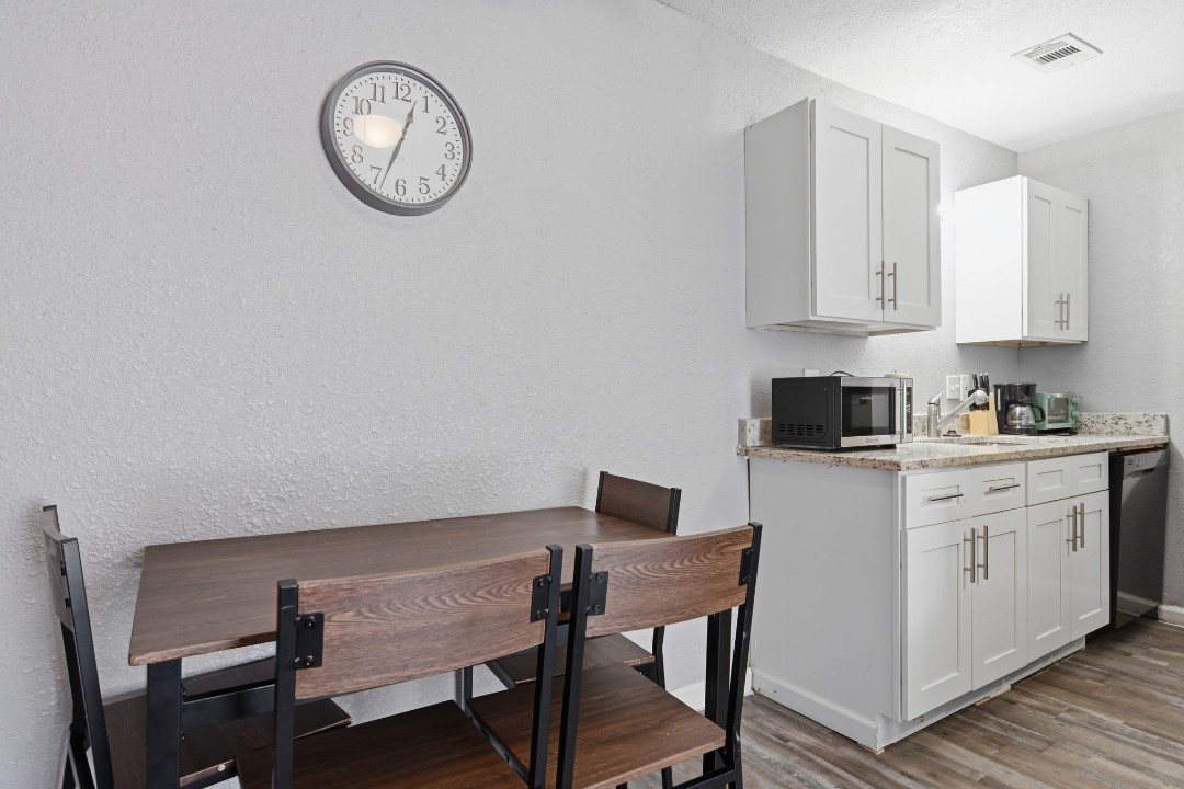 Pioneer Creek 606-01 · Unit 1/1