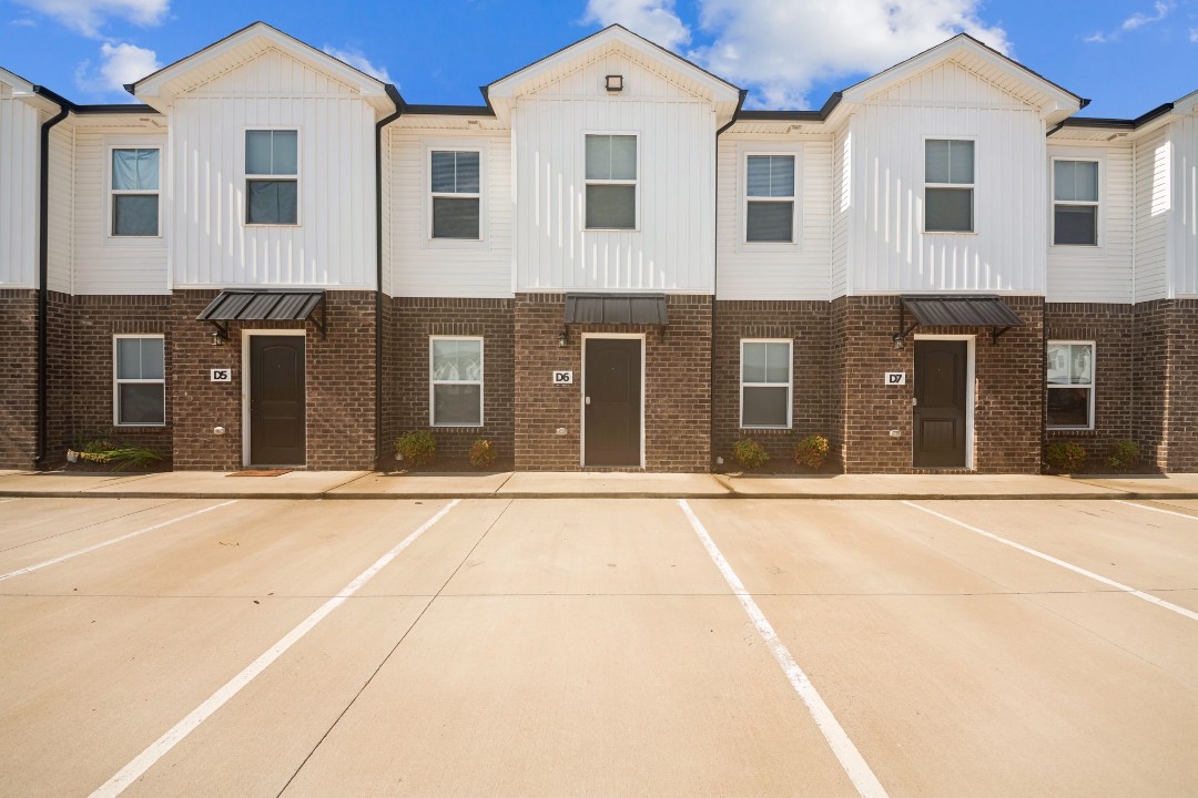 Arte Luxury townhomes D6 2/2.5
