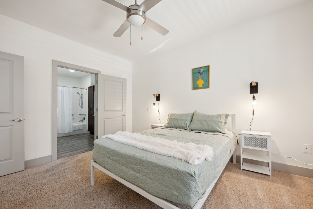 Overlook at Farragut 2103, 1BD/1BA