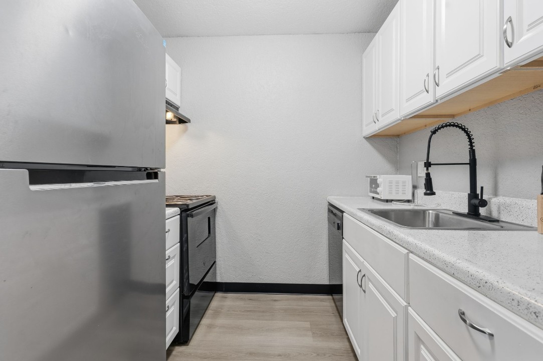 Hillcrest 8308D · Unit 1/1