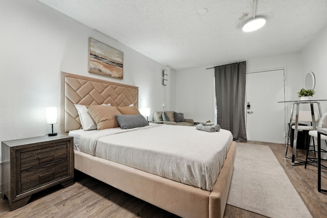 1 Bedroom · Signature layout