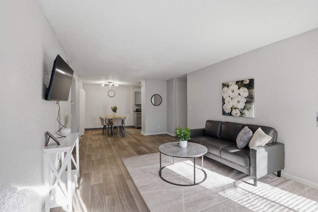 Hillcrest 8330E · Unit 2/1