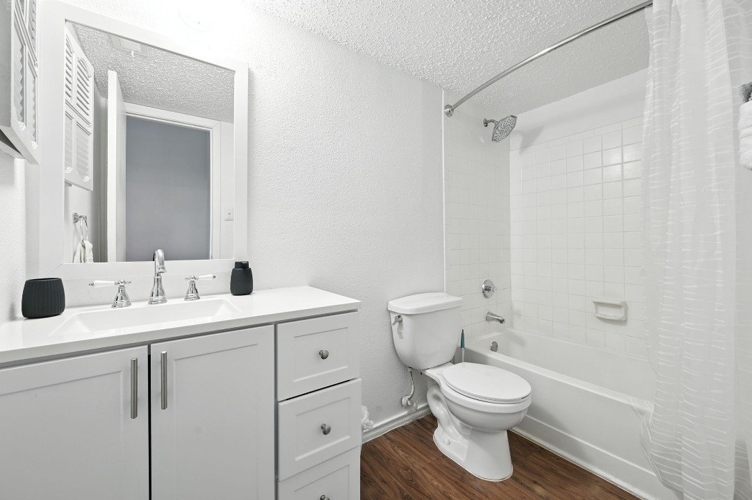 Mueller Flats · Unit 212 2/2