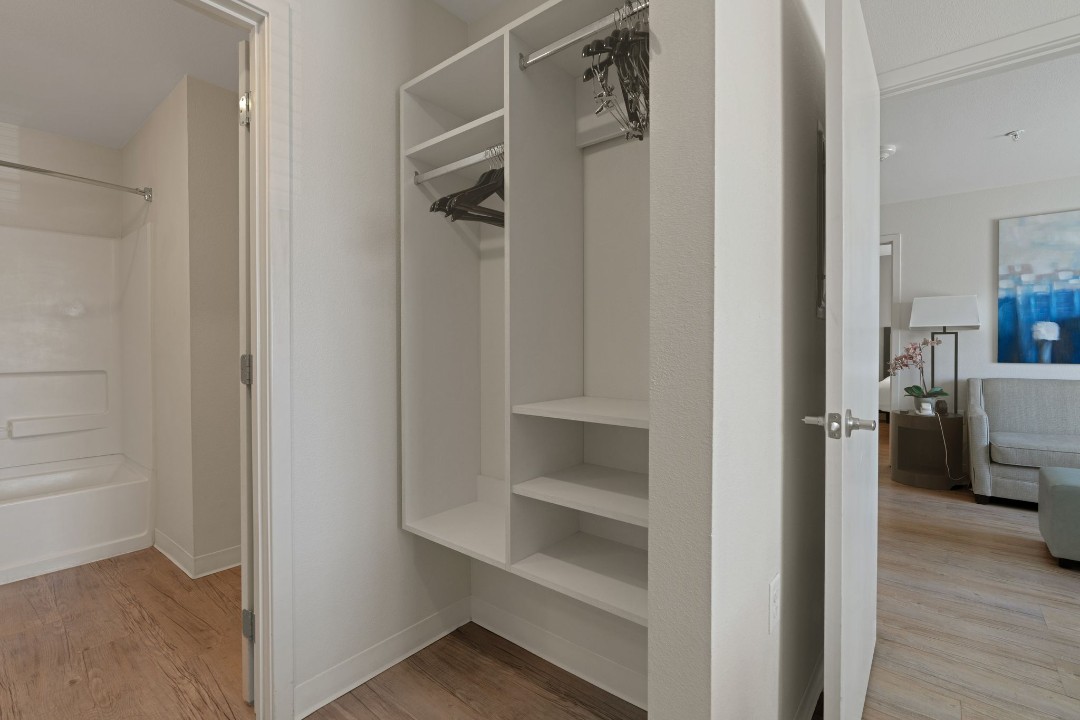 Simplicity At the Rim · Unit 1306  1306 2/2