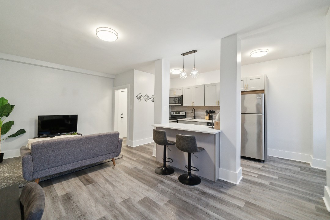 Fairfax Apartments · Unit 425