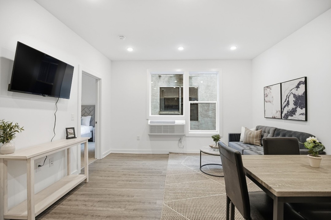 Fairmount Square 1528-3G · Unit 1/1