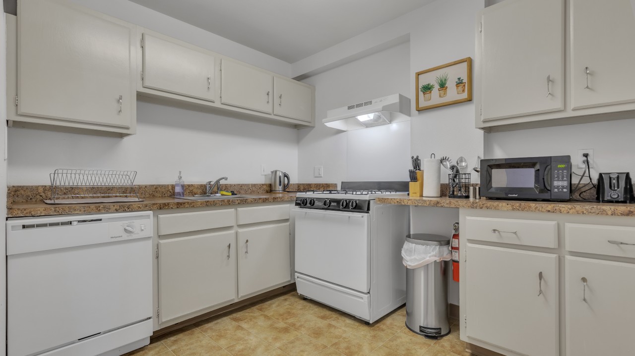 Pa Place 2414, 2br