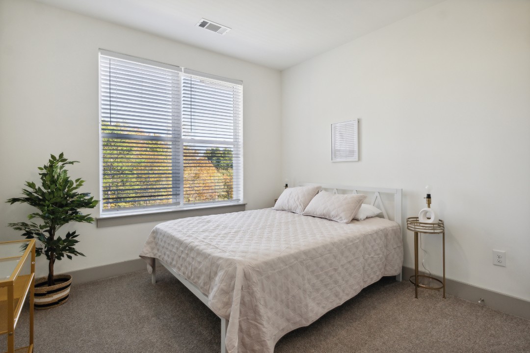 Overlook at Farragut 6303, · Unit 2/2