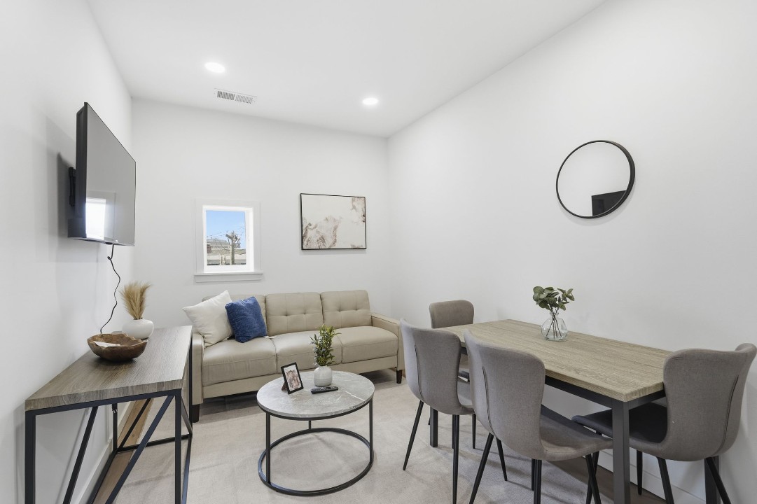Carriage House C307 · Unit 1/1