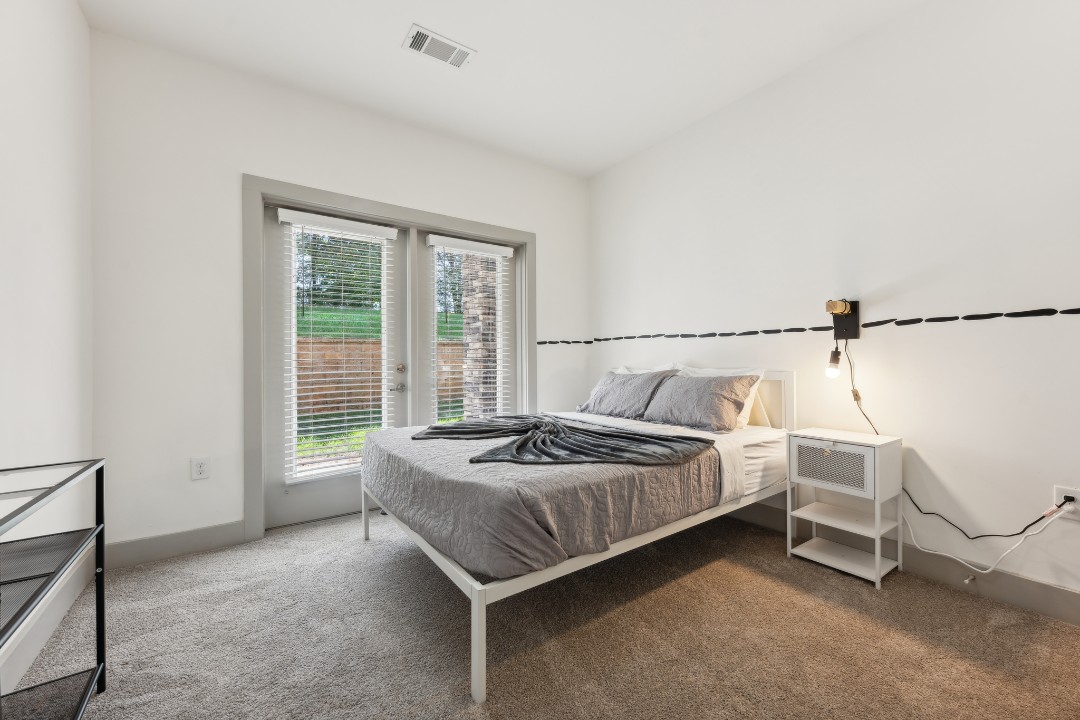 Overlook at Farragut 3005, · Unit 2/2
