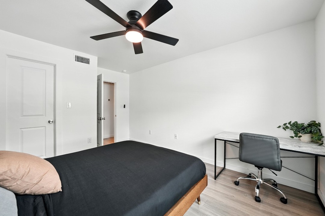 Mueller Flats · Unit 1607 1/1