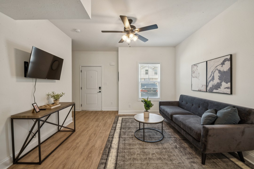 Arte Luxury townhomes F6 2/2.5