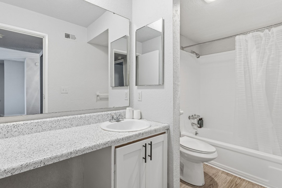 Hillcrest 8306C · Unit 1/1
