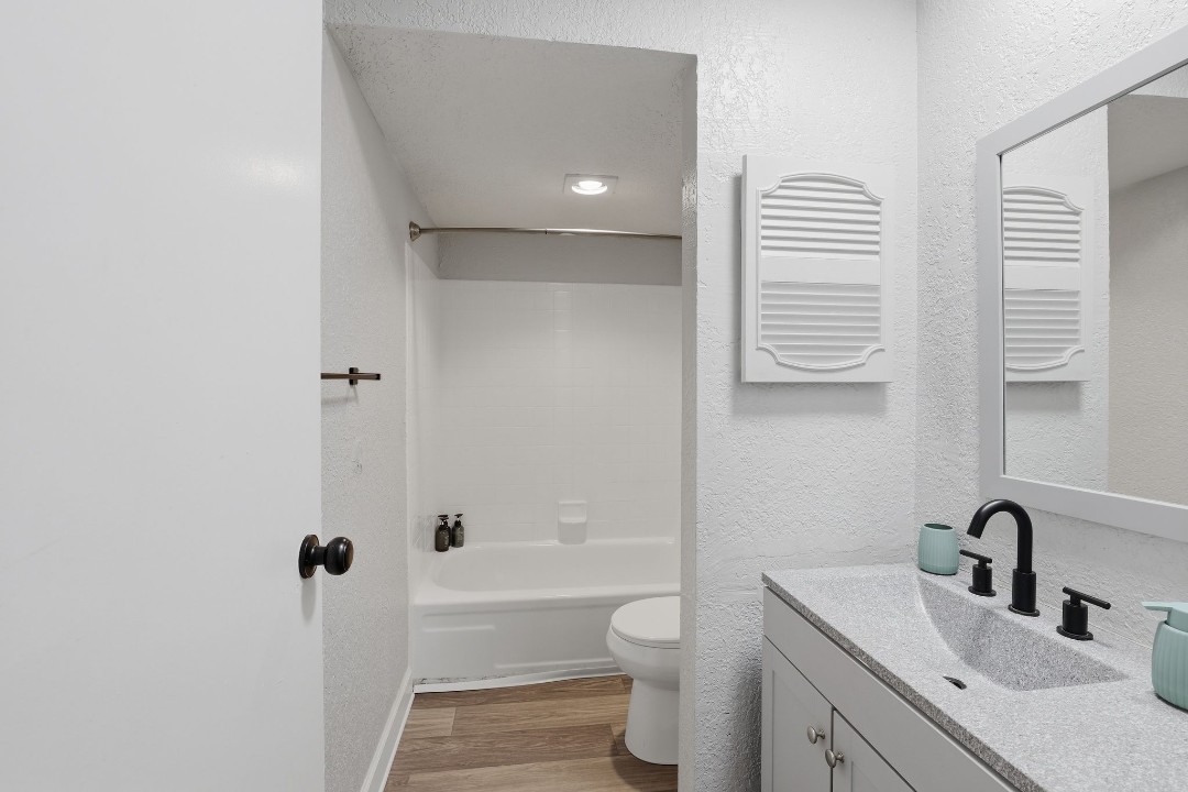 Hillcrest 8330E · Unit 2/1