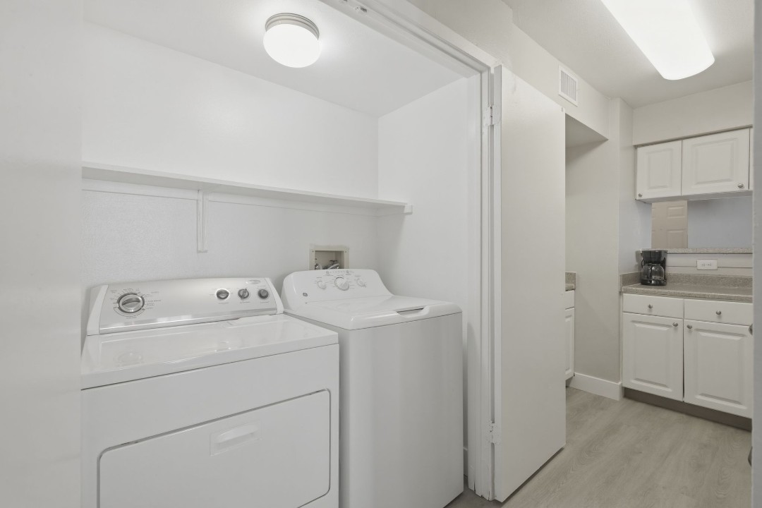 Lincoln Green · Unit 2503 2/2