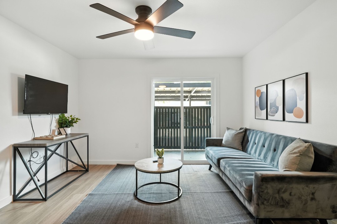 Mueller Flats · Unit 1607 1/1