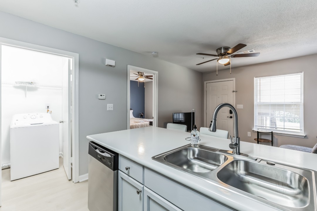 Carlson Bay, 965-301, · Unit 1/1