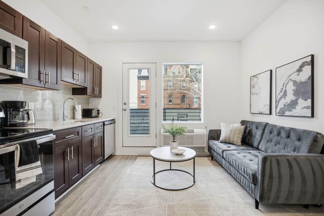 Fairmount Square 1528- 2A · Unit 1/1