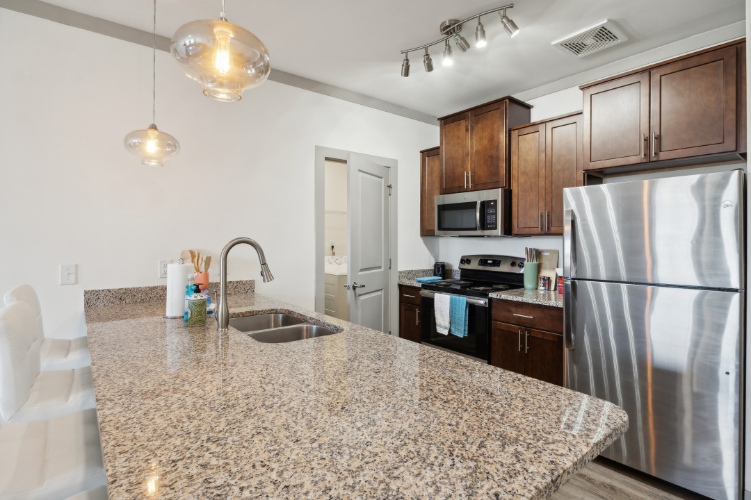 Overlook at Farragut 1214, 1BD/1BA