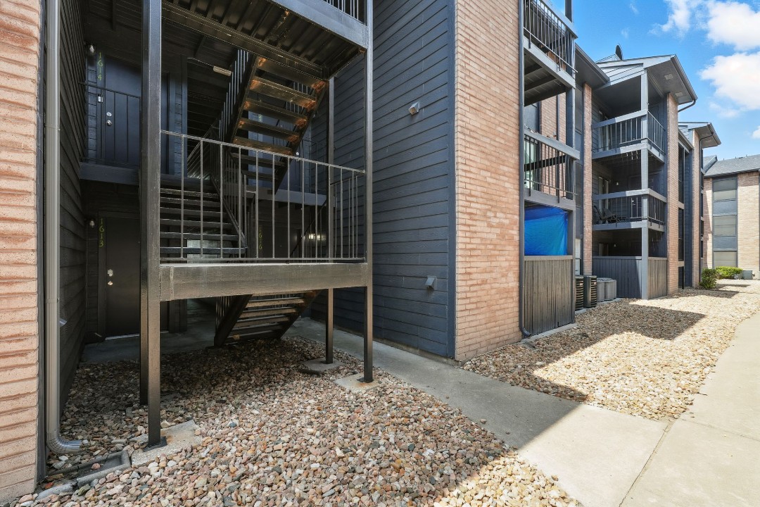 Mueller Flats · Unit 1613 1/1