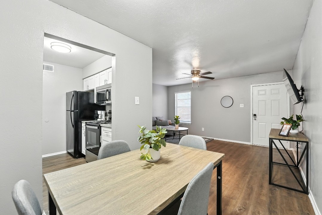Eureka village · Unit 221 1/1