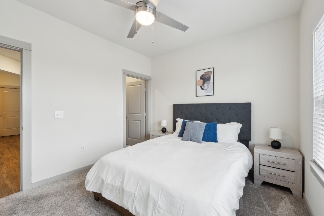 Chisholm Trace · Unit 222 2/2